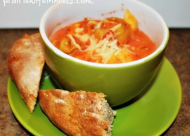 Crock Pot Creamy Tomato and Tortellini Soup