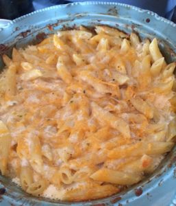 mac n cheese in dish